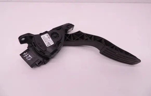 Volvo XC60 Accelerator throttle pedal 6G929F836DD D121