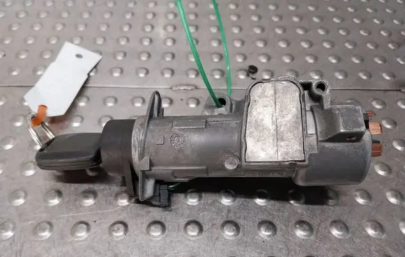 Skoda Octavia Mk1 (1U) Ignition lock S26383399 4B0905851C