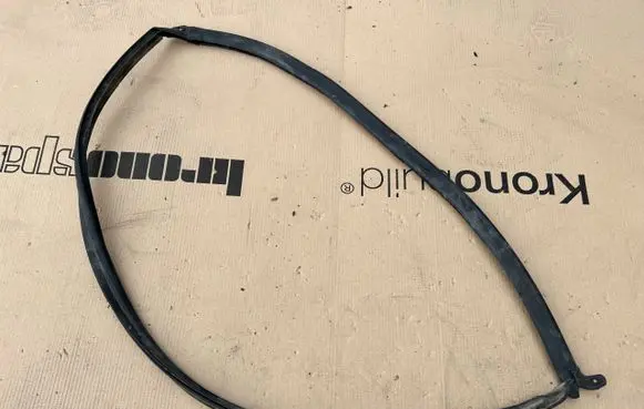 Peugeot Partner III Front door rubber seal 9817904680