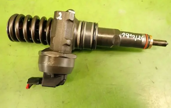 Skoda Fabia Mk2 (5J) Fuel injector