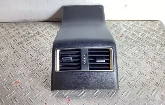Rear air vent grill
