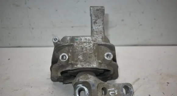 Volkswagen Tiguan Engine mount bracket 5N0199262L