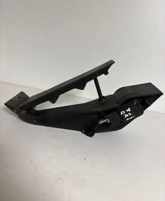 Accelerator throttle pedal