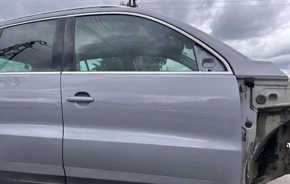 Volkswagen Tiguan Front door