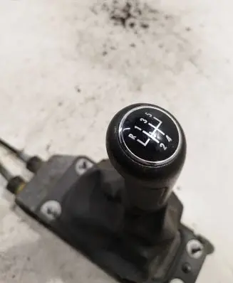 Volkswagen Polo IV 9N3 Gear shifter/selector 6q0711061e