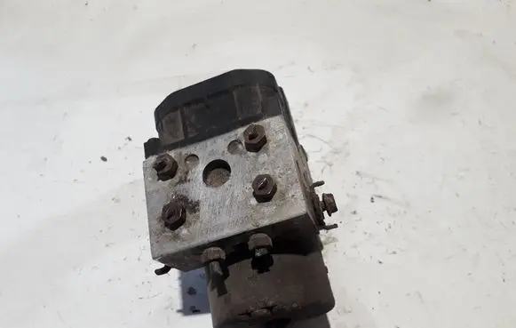 Nissan Almera N16 ABS Pump 476605M301