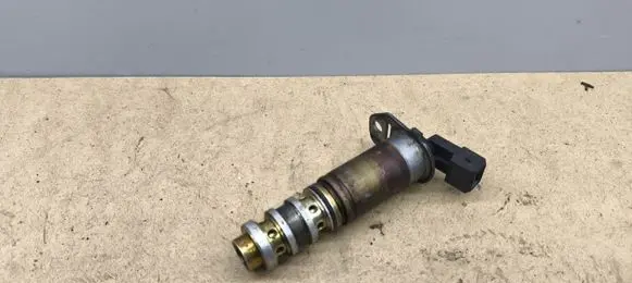 BMW 3 E90 E91 Camshaft vanos timing valve 7584115