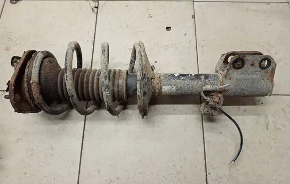 Toyota Avensis T250 Front shock absorber with coil spring