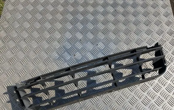 Volkswagen Touran I Front bumper lower grill 