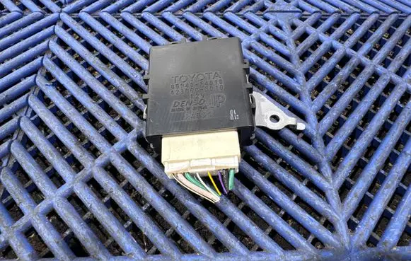 Toyota C-HR I Window wiper relay 85940F4010 4230003010