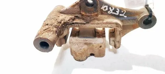 Honda FR-V Engine mount bracket