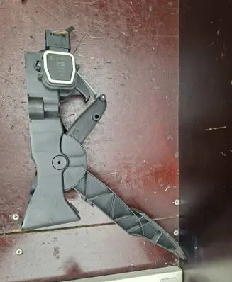 Mercedes-Benz A W169 Accelerator throttle pedal A1693000304 000563 190308