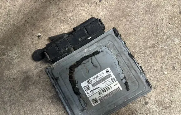 Seat Ibiza IV (6J,6P) Engine control unit/module 03F906070D