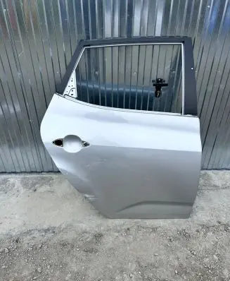 KIA Venga Rear door