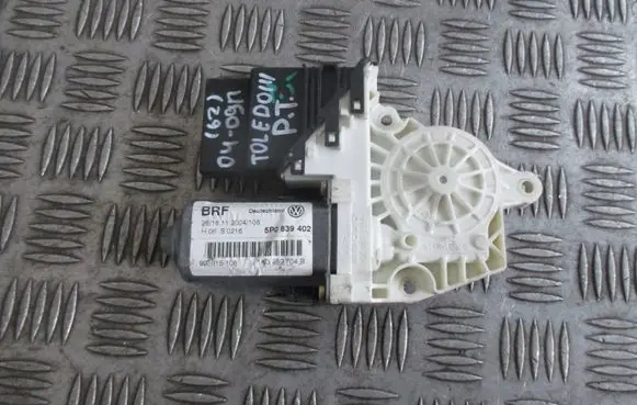 Seat Toledo III (5P) Rear door window regulator motor 5P0839402 1K0959704B