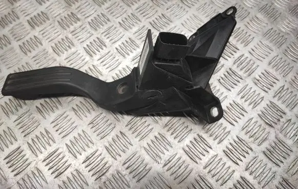 Ford Mondeo Mk III Accelerator throttle pedal 2S719F836DA 220500000582