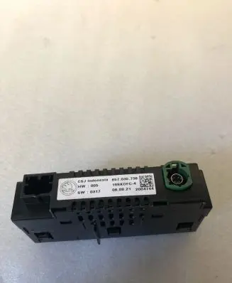 Skoda Kamiq USB socket connector 657035736