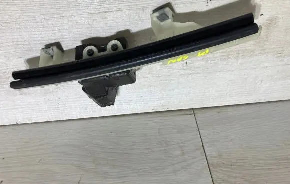 Dacia Sandero III Rear door windshield rail 8218996941r