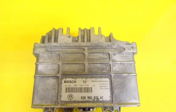 Volkswagen Polo III 6N 6N2 6NF Engine control unit/module 030906026AC 0261203744