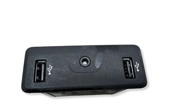 Renault Mégane Renault Sport III (IV Based) USB socket connector 280239665R DQ19115726