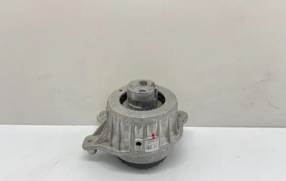 Engine mount bracket