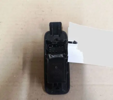 Nissan Primera Electric window control switch 25411AV600 C8DD705N