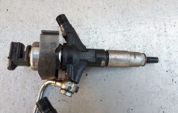 Subaru Outback Fuel injector 16613AA020