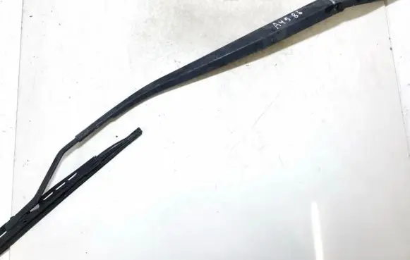Chevrolet Captiva Front wiper blade arm