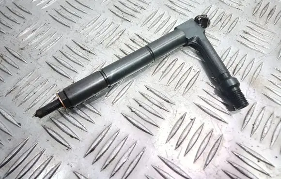 Nissan Almera Tino Fuel injector