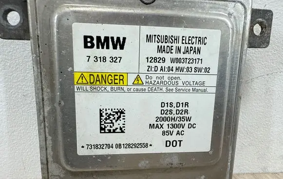 BMW X1 E84 Headlight ballast module Xenon W003T23171 7318327