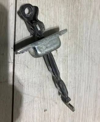 Toyota Hilux (AN10, AN20, AN30) Front door check strap stopper