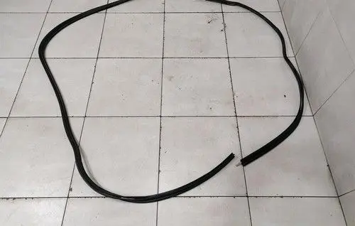 Chevrolet Corvette C6 Front door rubber seal 20869139