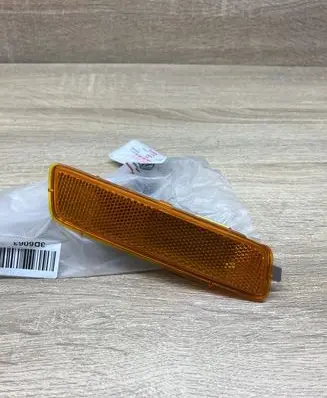 Volkswagen Golf VI Front fender indicator light 1K9945072