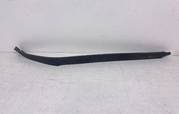 Opel Zafira B Front bumper lip 13247302 537776606