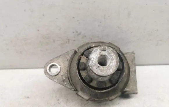 Opel Zafira A Engine mount bracket 24427641