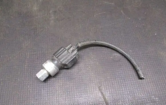 Volvo V50 Air conditioning (A/C) pressure sensor 