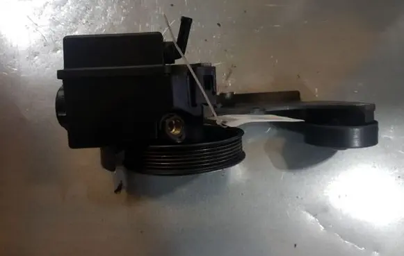 Volvo S40, V40 Power steering pump 3546907