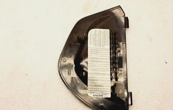 Volvo V70 Dashboard side end trim 09164898