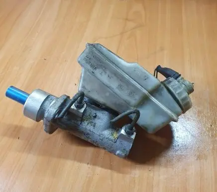 Volkswagen Transporter - Caravelle T4 Master brake cylinder 701611303D