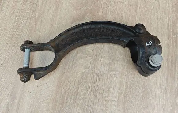 Audi A6 S6 C7 4G Lower shock absorber bracket 8K0413L