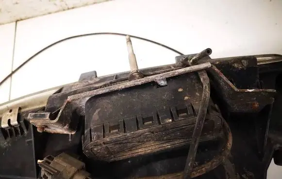 Volvo V70 Headlight washer pump