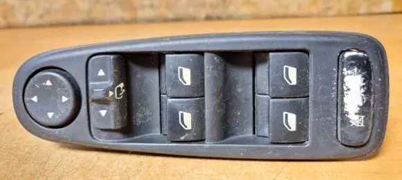 Citroen C4 Grand Picasso Electric window control switch 96639383ZD 010851556 231109