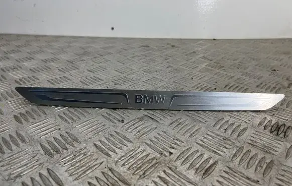 Front sill trim cover