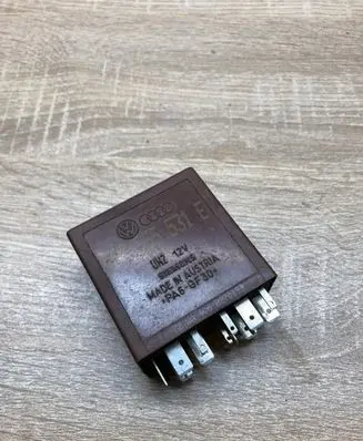 Audi A6 S6 C5 4B Window wiper relay 4B0955531E B270199 603