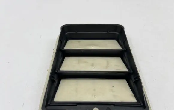 Quarter panel pressure vent