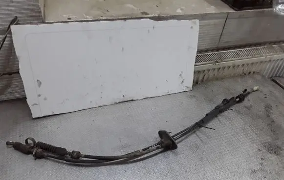 Mitsubishi Outlander Gear shift cable linkage 