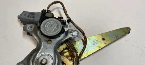 Lexus IS 200-300 Rear door window regulator motor 8572053040 2621000201