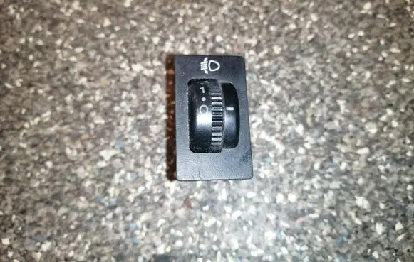 Toyota Avensis T220 Headlight level height control switch