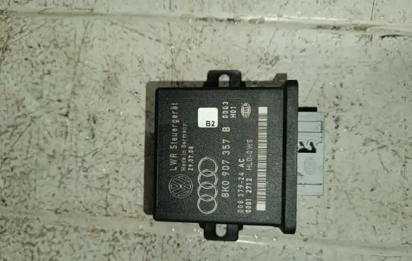 Audi A5 8T 8F Light module LCM 8K0907357B