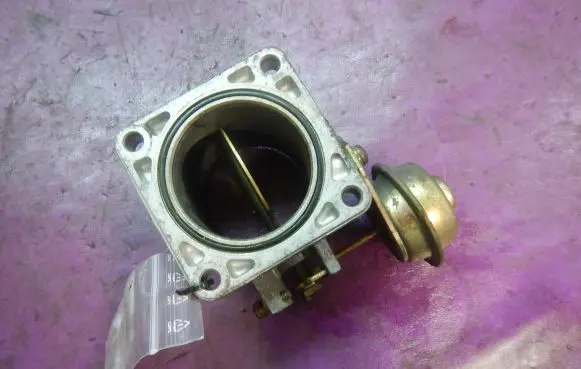 Nissan Almera Tino Throttle body valve 